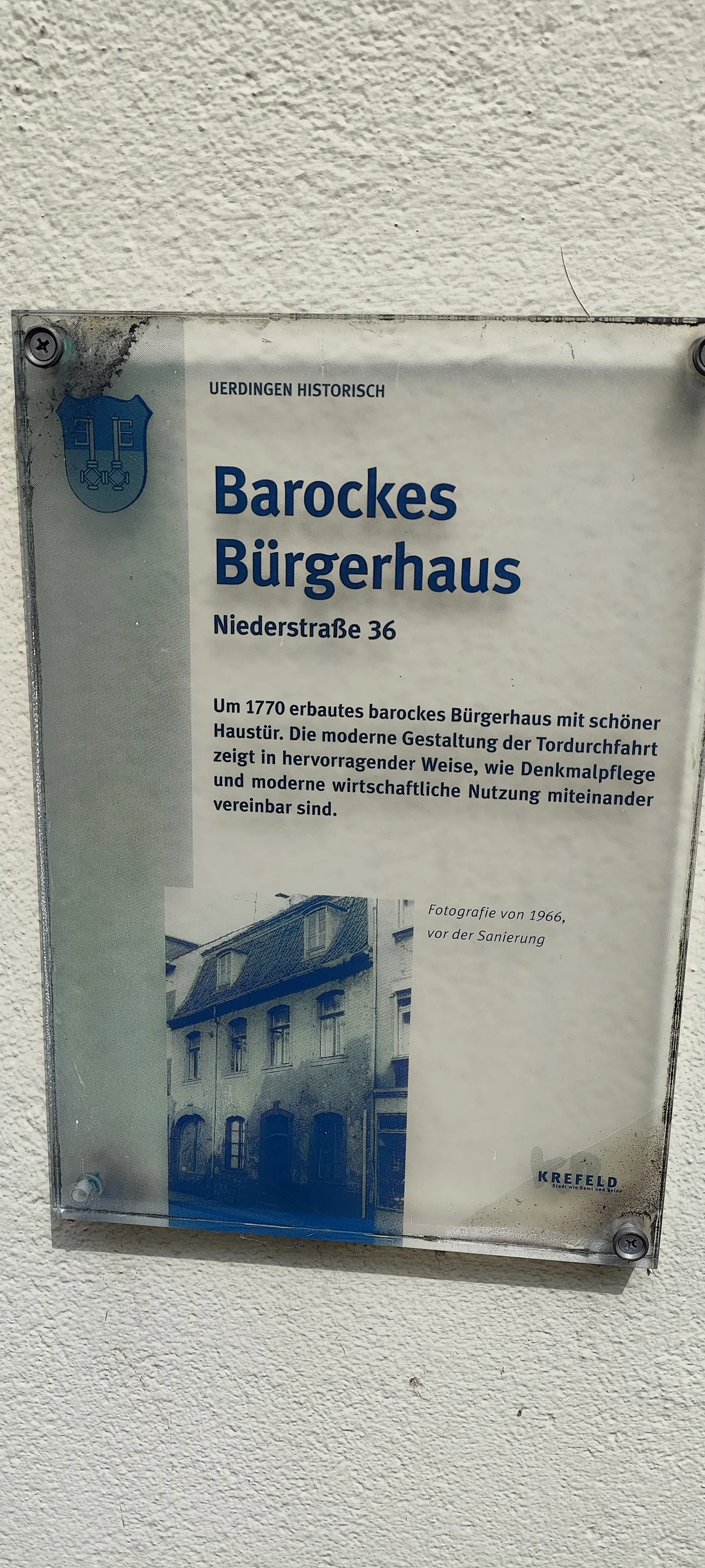 Denkmalhinweisschild am ehemaligen Stammhaus Niederstraße 36 in Uerdingen