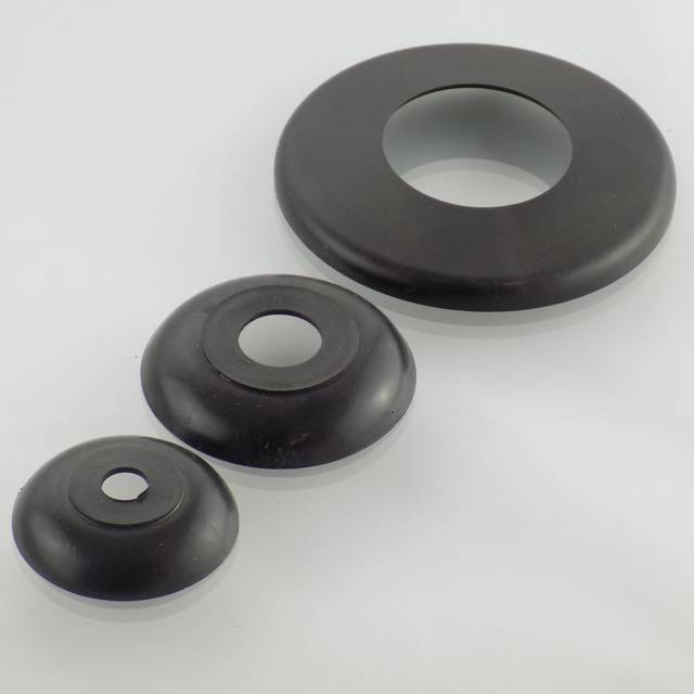 schwarze PVC-Rosetten für Rundrohre in unterschiedlichen Durchmessern